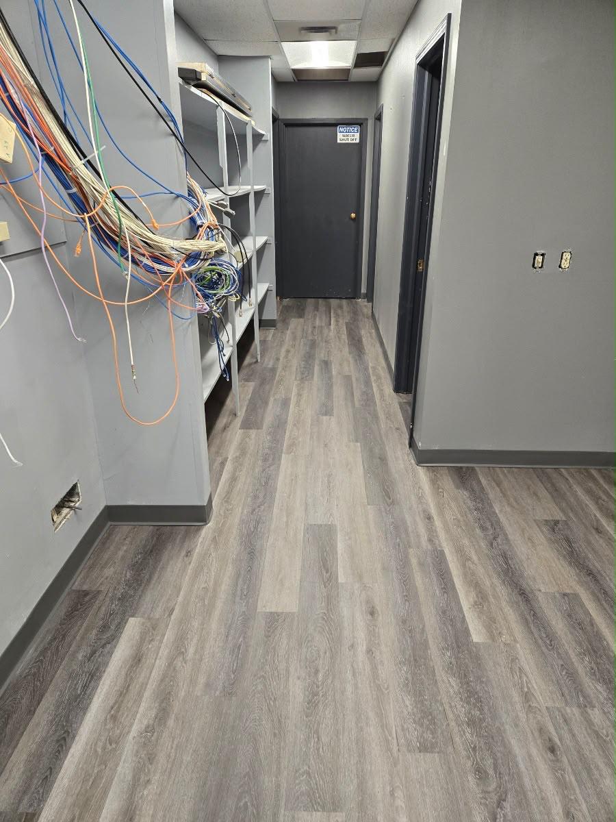 commercial-vinyl-plank-flooring-office-hallway